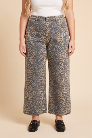 Curvy Wild Stride Wide Jeans