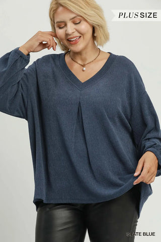 Curvy Puckered Knit V-Neck Hi-Low Top
