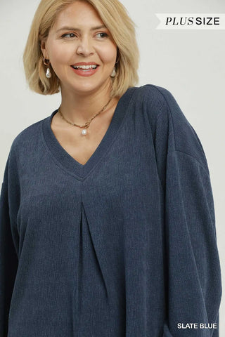 Curvy Puckered Knit V-Neck Hi-Low Top
