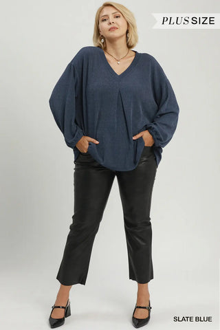 Curvy Puckered Knit V-Neck Hi-Low Top