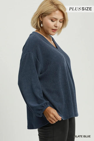 Curvy Puckered Knit V-Neck Hi-Low Top