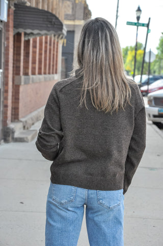 This collared button-down cardigan features a polished spread collar, side pockets, and a clean button-front closure that gives it a refined, put-together look — all while staying cozy and comfortable in a soft poly-wool blend.