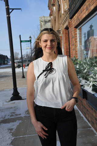 Contrast Front Tie Sleeveless Tank