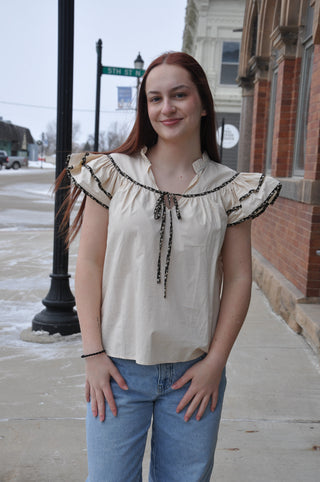 Contrast Piping Ruffle Sleeve Top