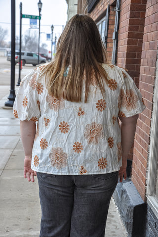 Curvy Daisy Embroidered Puff Sleeve Top