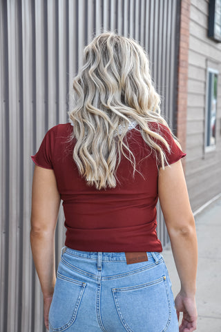 Dainty Lace Trimmed Basic Short Sleeve