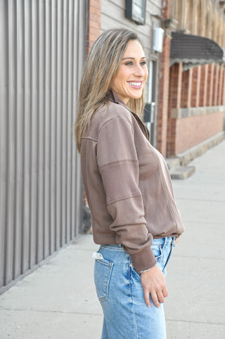 Crafted from 100% polyester, this pullover sweatshirt features a sleek half-zip front and a mock neckline for a touch of sporty sophistication.