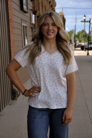 Floral Textured Knit SS V Neck Top