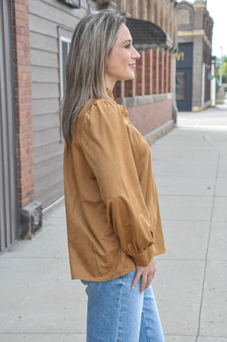  The warm autumn colors makes this blouse a natural choice for fall and pairs beautifully with denim, trousers, skirts, or layered under a vest or jacket. 