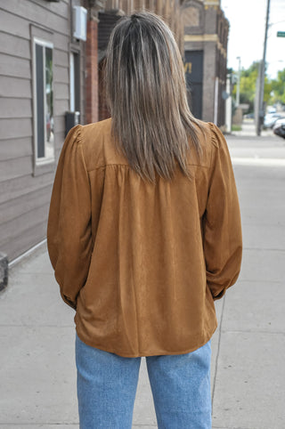  The warm autumn colors makes this blouse a natural choice for fall and pairs beautifully with denim, trousers, skirts, or layered under a vest or jacket. 