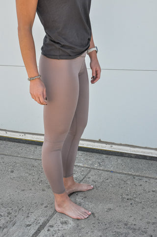 MB Venice Crossover Waist Leggings