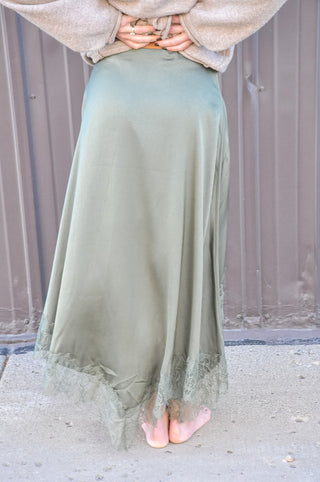 Unleveled Hem Lace Skirt