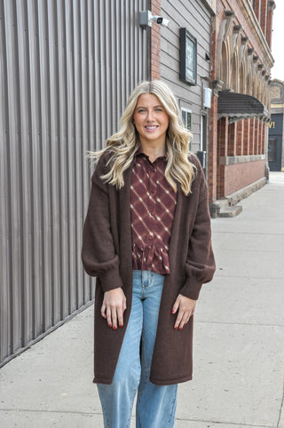 The Maxi Open Cardigan in Chocolate is the ultimate fall layering piece — effortlessly chic, incredibly cozy, and styled with a fashion-forward balloon sleeve detail that sets it apart from your average cardigan.