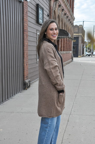 The Maxi Open Cardigan with Roll Pocket Detail is your next go-to fall layering piece — relaxed, cozy, and thoughtfully designed with a sweeping maxi length that creates an effortlessly elongating silhouette.