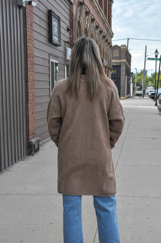 The Maxi Open Cardigan with Roll Pocket Detail is your next go-to fall layering piece — relaxed, cozy, and thoughtfully designed with a sweeping maxi length that creates an effortlessly elongating silhouette.
