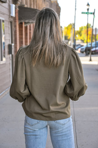 Olive Scallop Trim Contrast Collar Puff Sleeve V-Neck Blouse