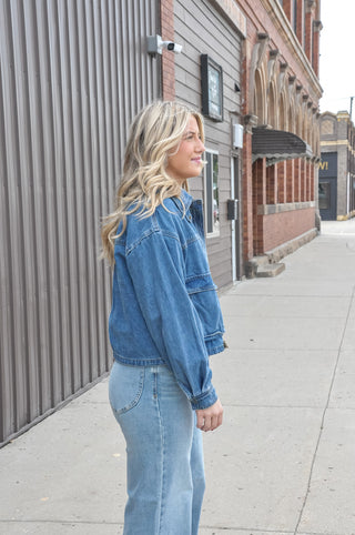 The Oversized Utility Denim Jacket in Drift Blue is a cool, versatile outerwear staple that blends classic street style with a touch of Western attitude. 
