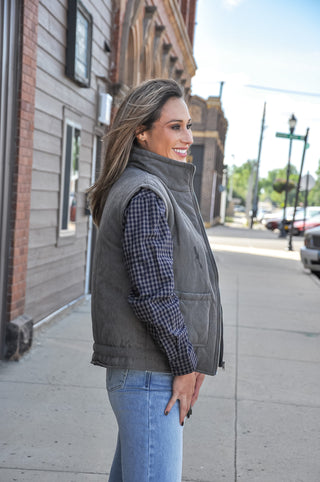 Quilted Mock Neck Zip-Up Puffer Vest w/ Pockets