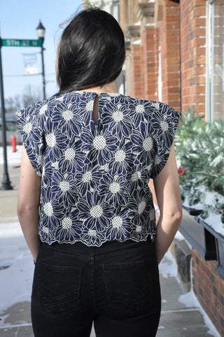 SS Scallop Hem Embroidery Top