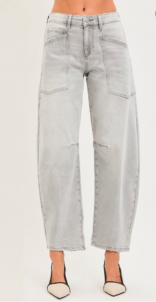 Curvy Mid Rise Barrel Leg Jeans w/Patch Pocket