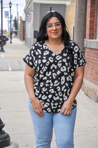 Simple Black and White Leopard Top