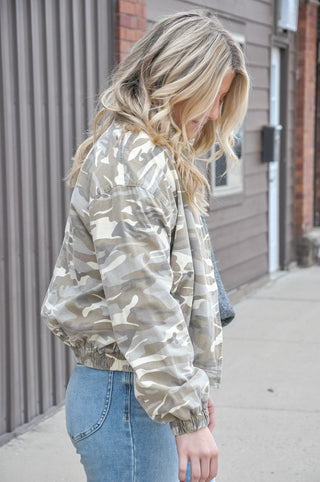 This stone camouflage print jacket is an effortless layering piece with a cool, casual edge.