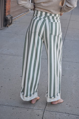 Stripe Rolled Up Barrel Printed Jeans