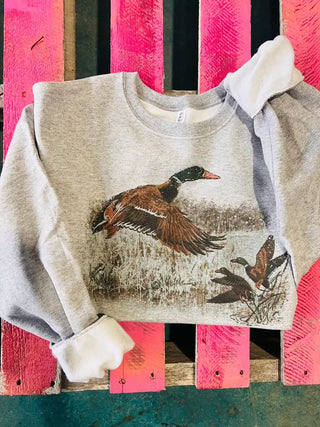 Retro Duck Scene Graphic Sweatshirt